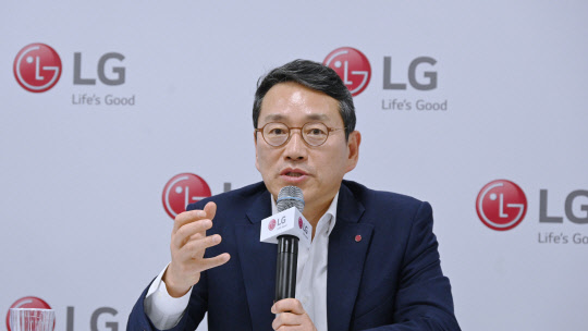 조주완 LG전자 사장이 6일(현지시간) 기자간담회를 열고 LG전자의 미래 비전과 사업 경쟁력 강화 전략을 설명하고 있다. LG전자 제공.